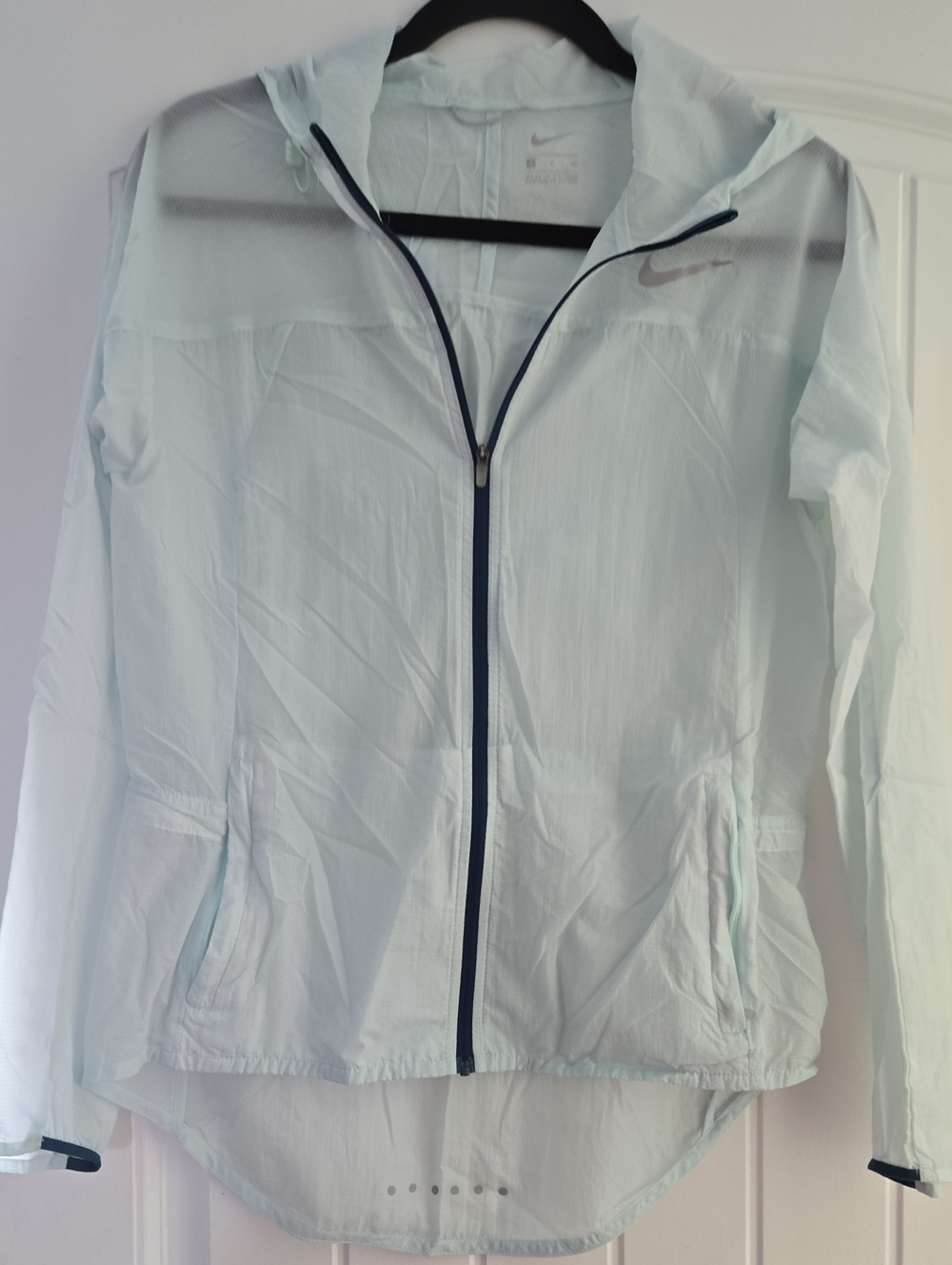 Nike Women’s Mint Hooded Packable Windbreaker with Contrast Zip